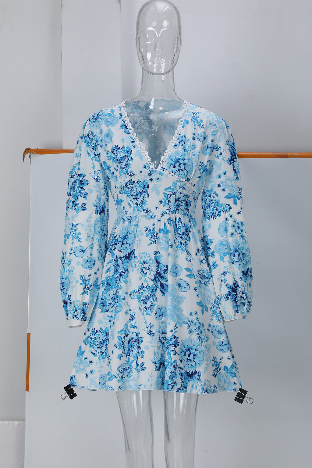 Lace lace V-neck printed long sleeved dress