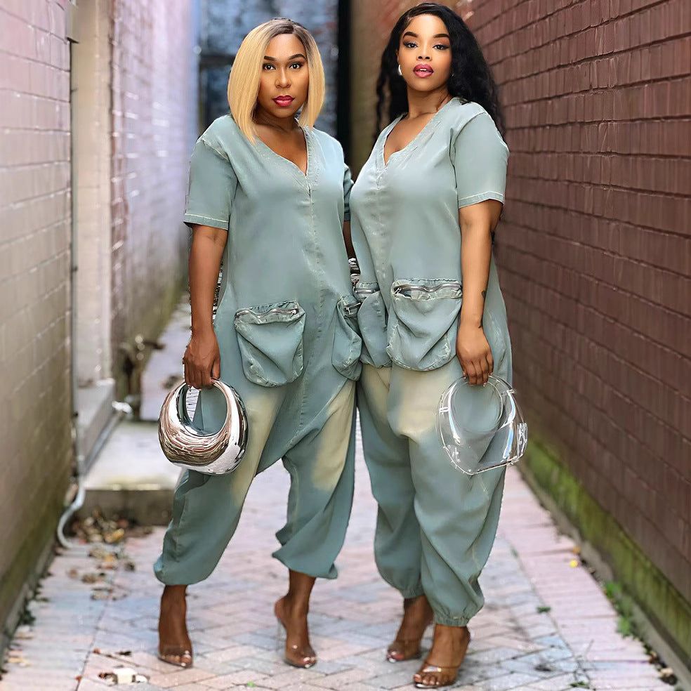 Fashionable and personalized with large pockets, washed denim overall pants