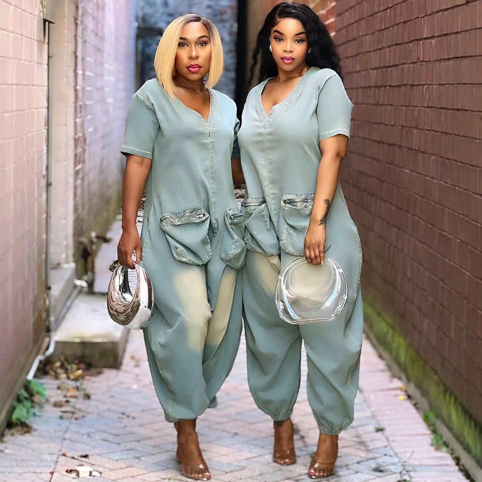Fashionable and personalized with large pockets, washed denim overall pants