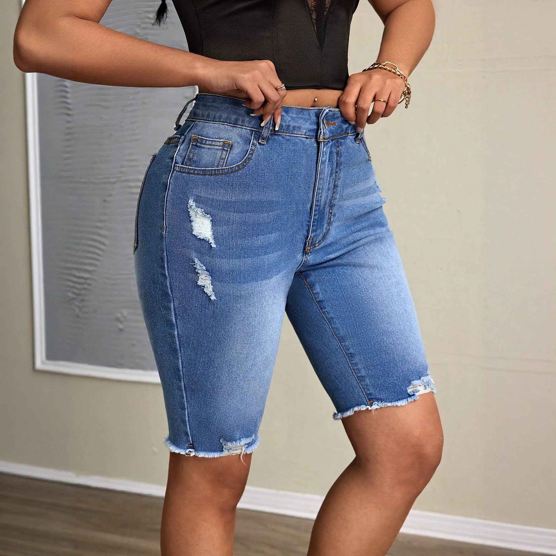 High waisted slim fit shorts