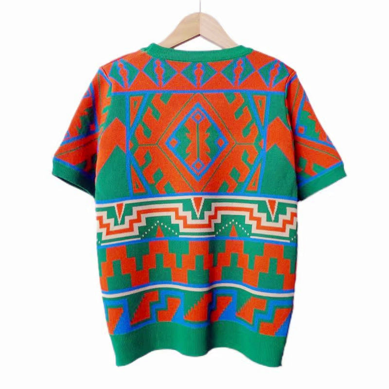 Stylish geometric color blocked short sleeved knitted sweater for women, with a niche design sense, wearing a slimming t-shirt for women